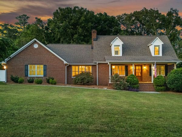 3046 Hawthorne St, Athens, TN 37303