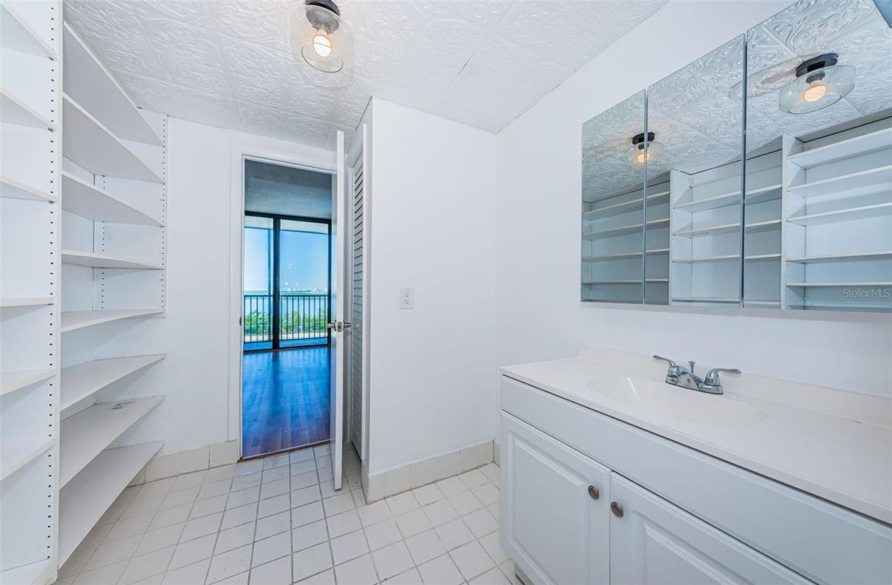 7100 Sunshine Skyway Lane S, Unit 608, Saint Petersburg, FL 33711 Photo