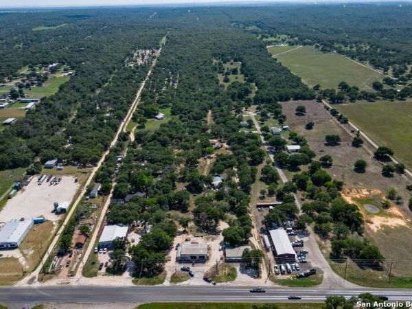 87 Rye Lane, La Vernia, TX 78121