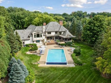 28160 Boulder Bridge Drive, Shorewood, MN 55331