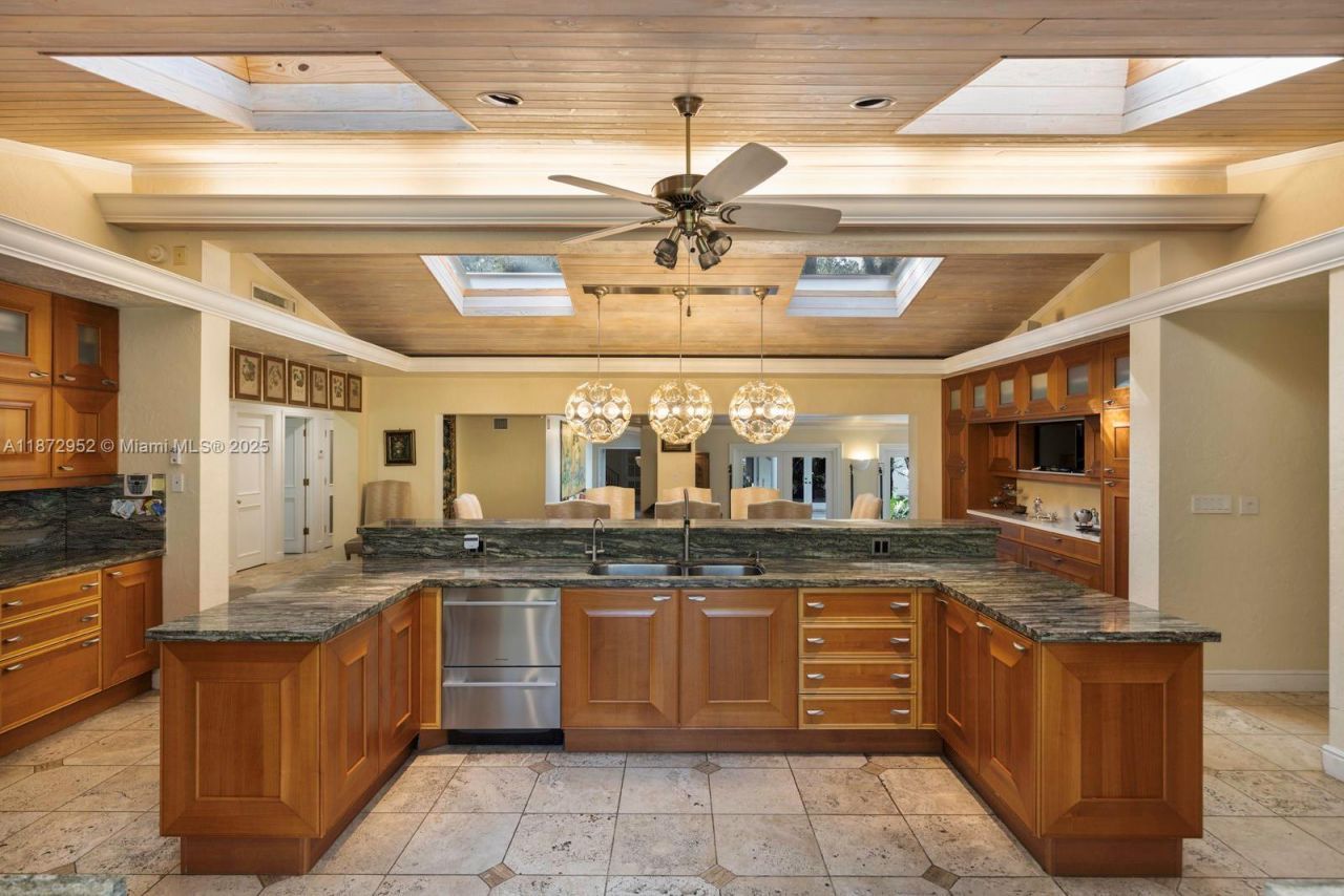 10100 Lakeside Dr, Coral Gables, FL 33156 Photo