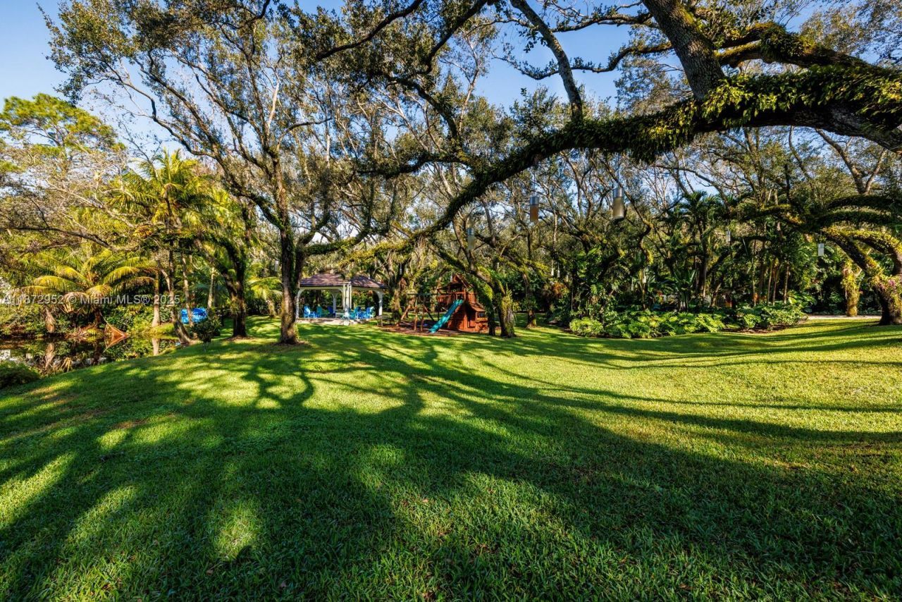 10100 Lakeside Dr, Coral Gables, FL 33156 Photo