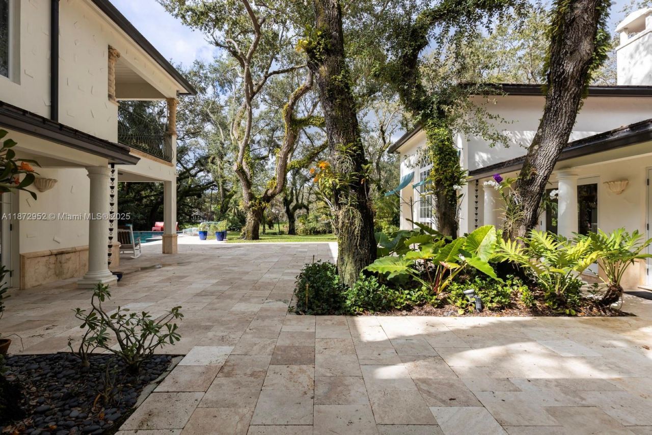 10100 Lakeside Dr, Coral Gables, FL 33156 Photo