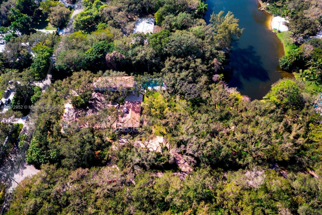 10100 Lakeside Dr, Coral Gables, FL 33156 Photo