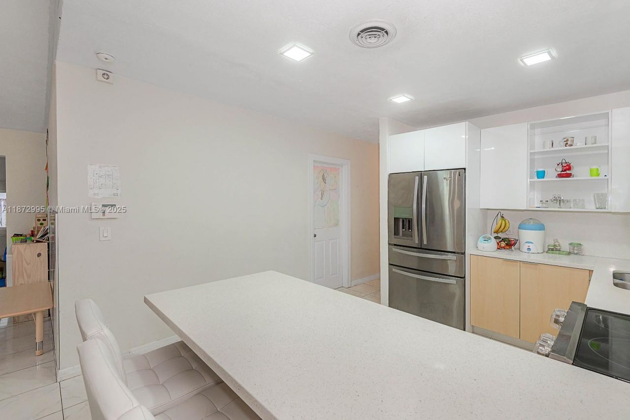 21140 NE 26th Ave, Miami, FL 33180 Photo