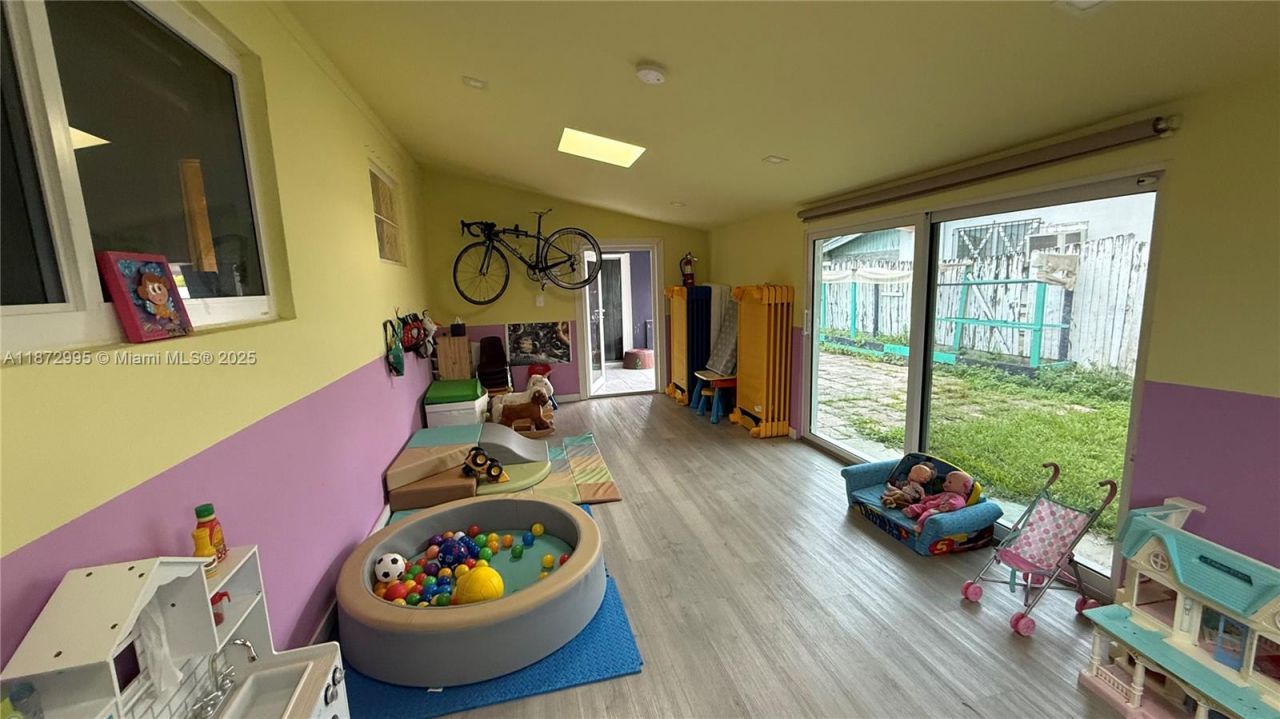 21140 NE 26th Ave, Miami, FL 33180 Photo