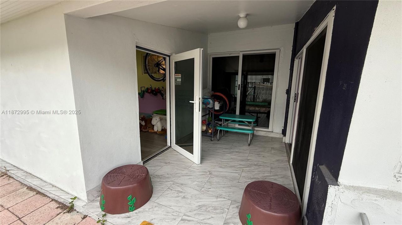 21140 NE 26th Ave, Miami, FL 33180 Photo