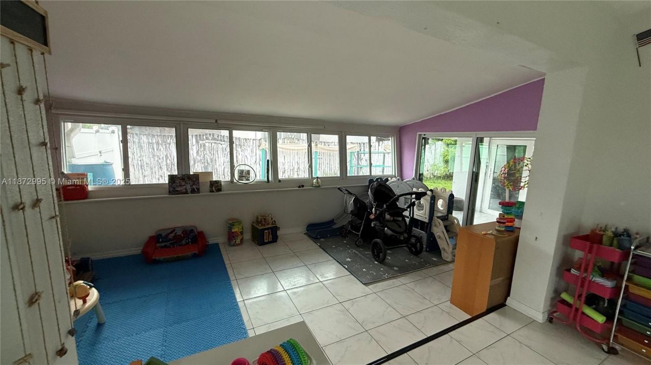 21140 NE 26th Ave, Miami, FL 33180 Photo