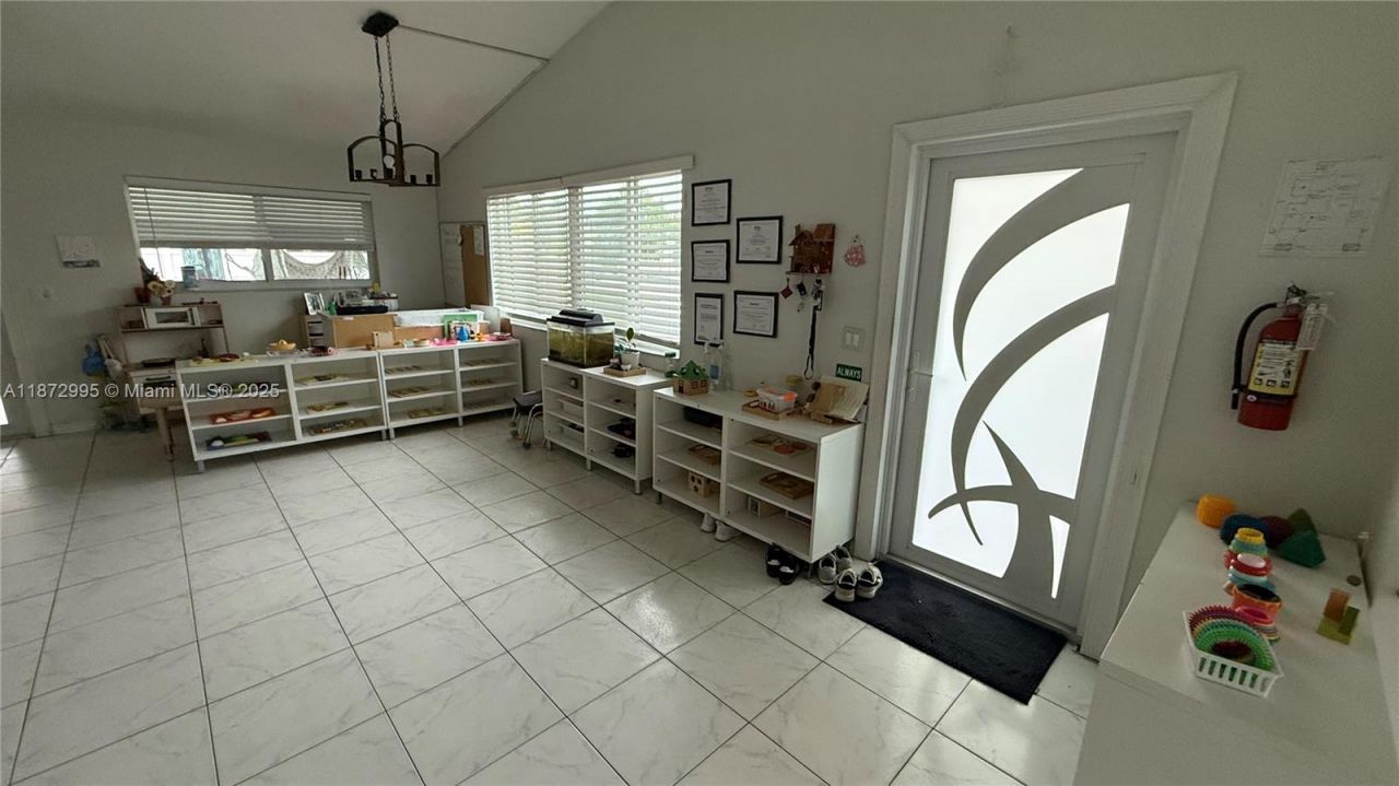 21140 NE 26th Ave, Miami, FL 33180 Photo