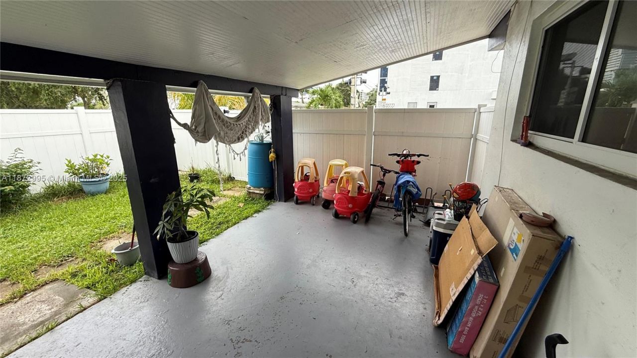 21140 NE 26th Ave, Miami, FL 33180 Photo