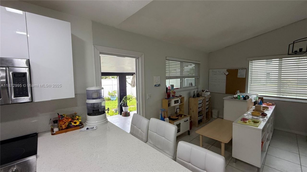 21140 NE 26th Ave, Miami, FL 33180 Photo