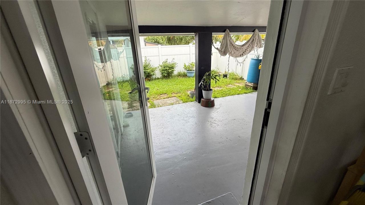 21140 NE 26th Ave, Miami, FL 33180 Photo