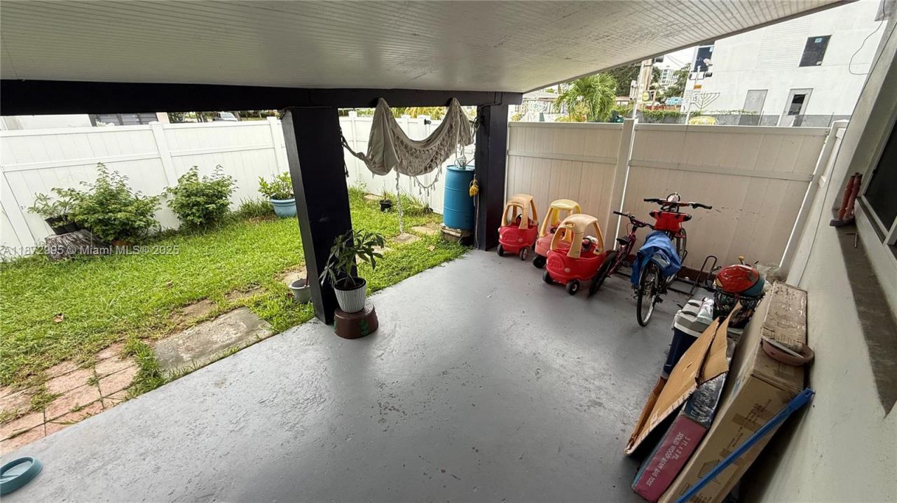 21140 NE 26th Ave, Miami, FL 33180 Photo