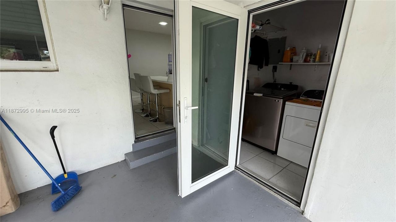 21140 NE 26th Ave, Miami, FL 33180 Photo