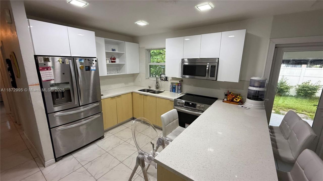 21140 NE 26th Ave, Miami, FL 33180 Photo