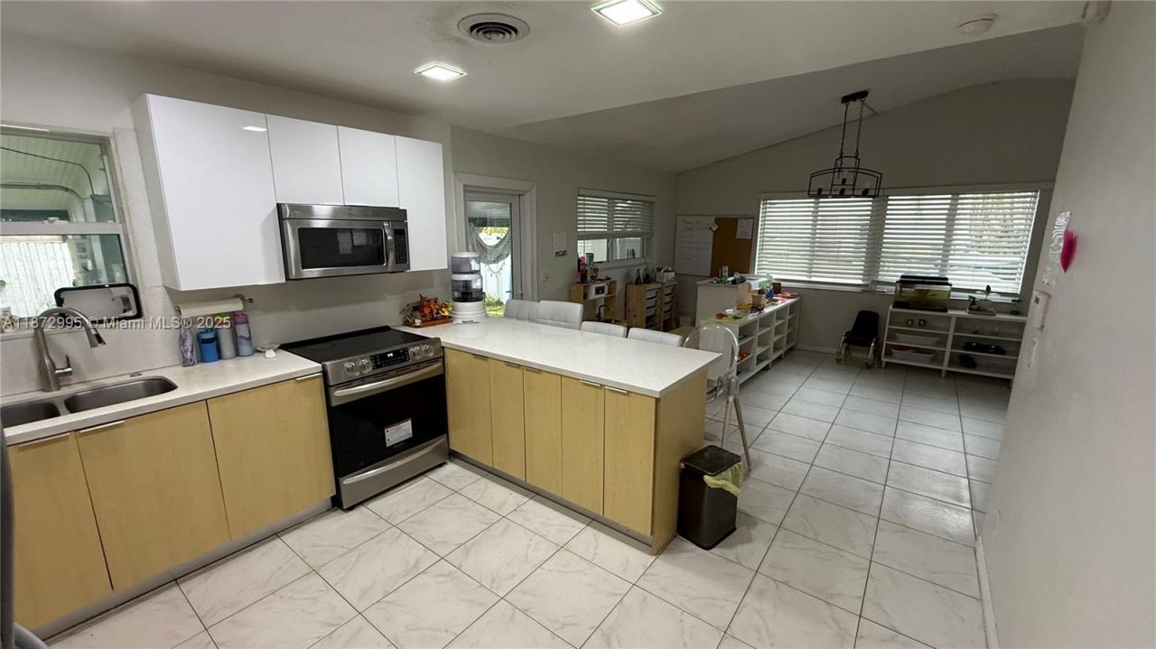 21140 NE 26th Ave, Miami, FL 33180 Photo
