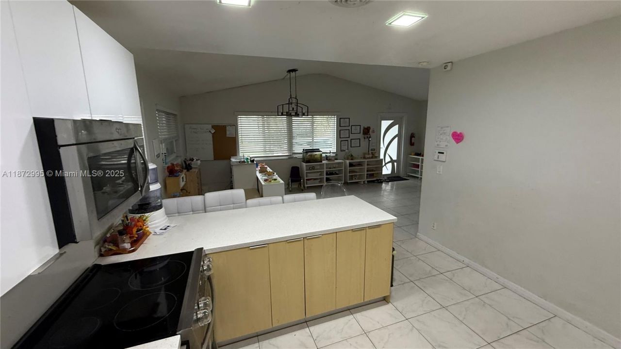 21140 NE 26th Ave, Miami, FL 33180 Photo
