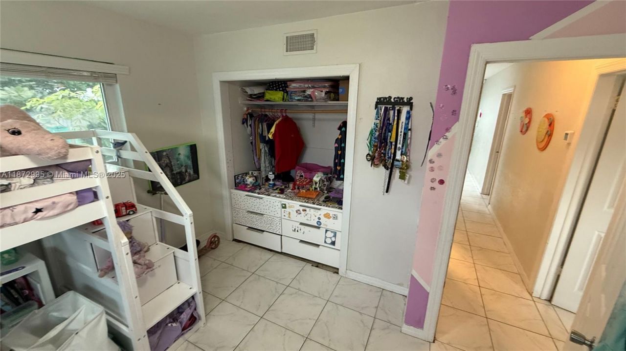 21140 NE 26th Ave, Miami, FL 33180 Photo