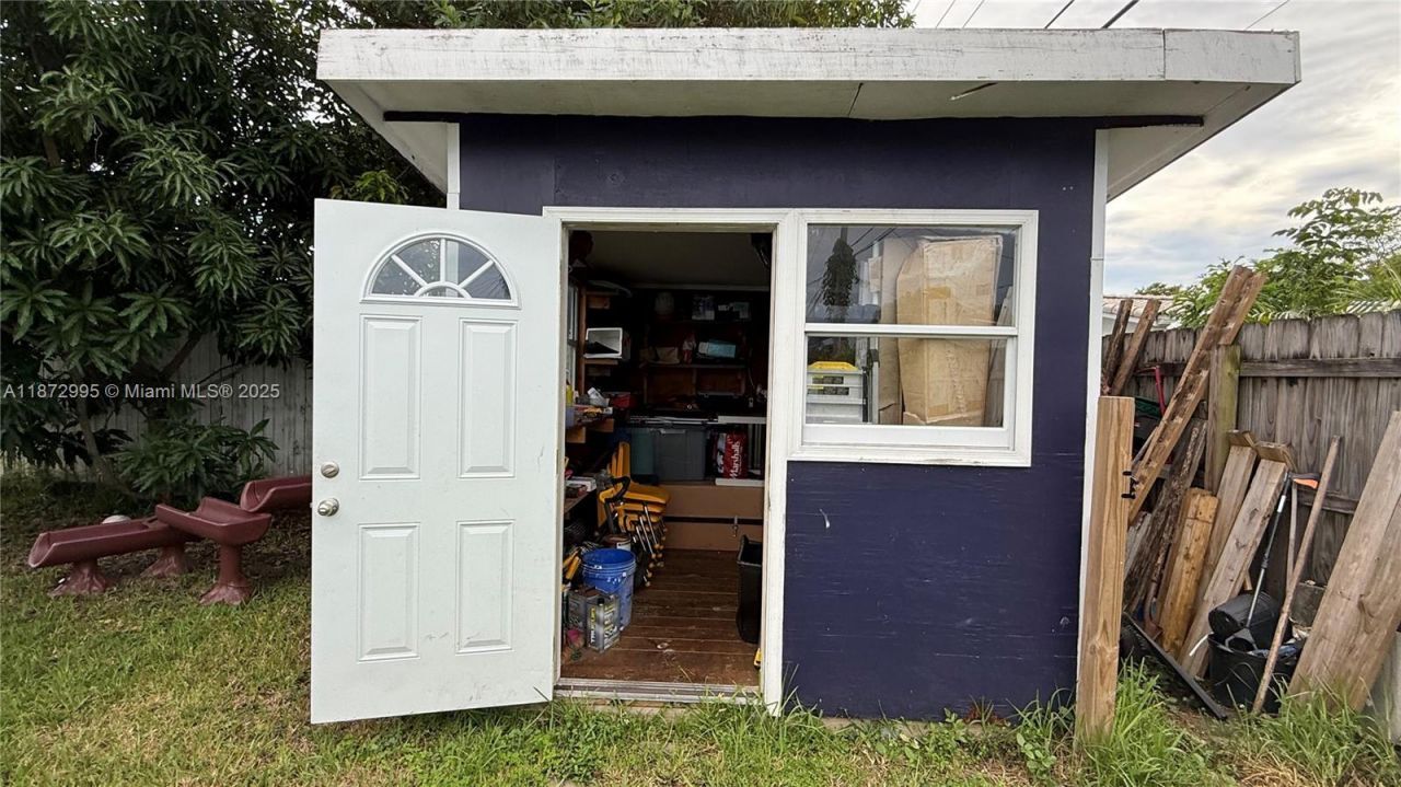 21140 NE 26th Ave, Miami, FL 33180 Photo