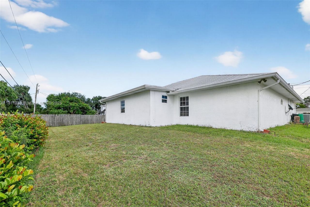 1019 SW California Blvd, Port Saint Lucie, FL 34953 Photo