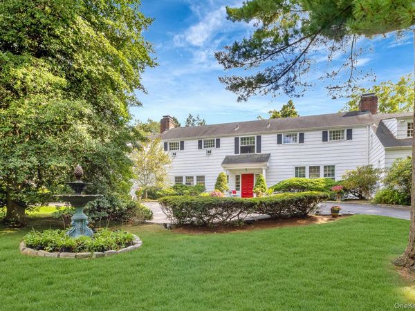 12 W Mall Drive, Huntington, NY 11743