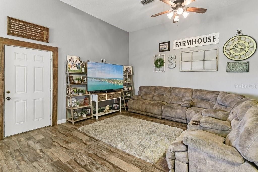 643 E State Road 100, San Mateo, FL 32187 Photo