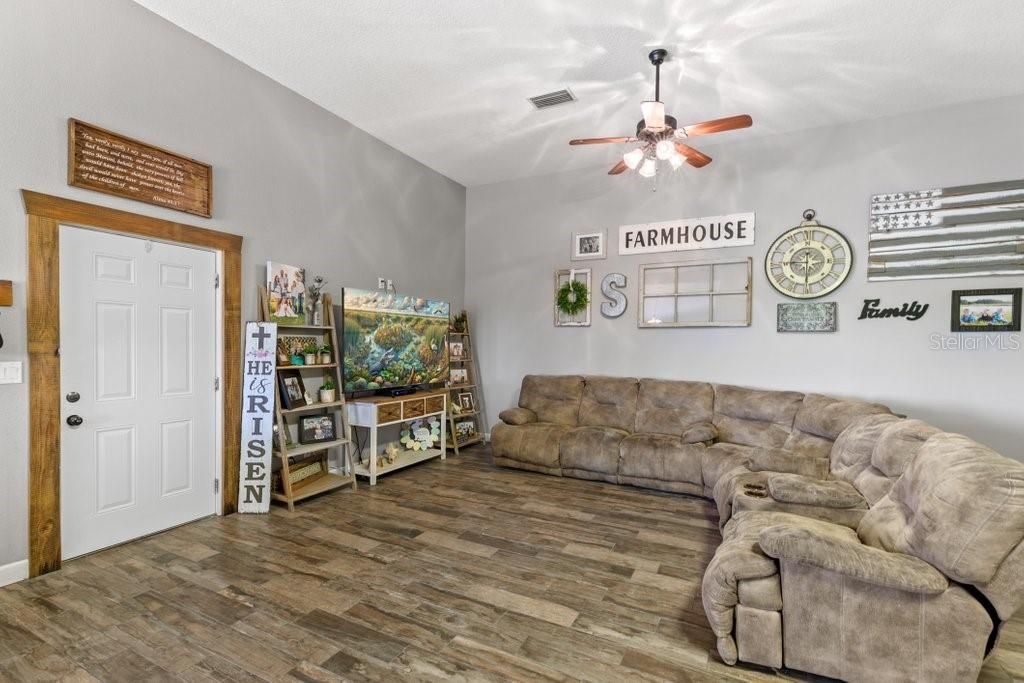 643 E State Road 100, San Mateo, FL 32187 Photo