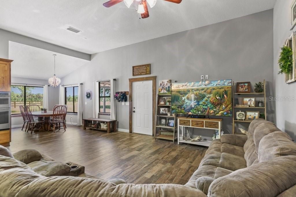 643 E State Road 100, San Mateo, FL 32187 Photo