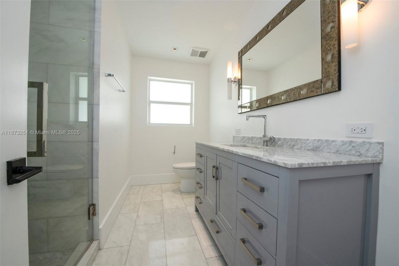 5240 NE 29th Ave, Fort Lauderdale, FL 33308 Photo