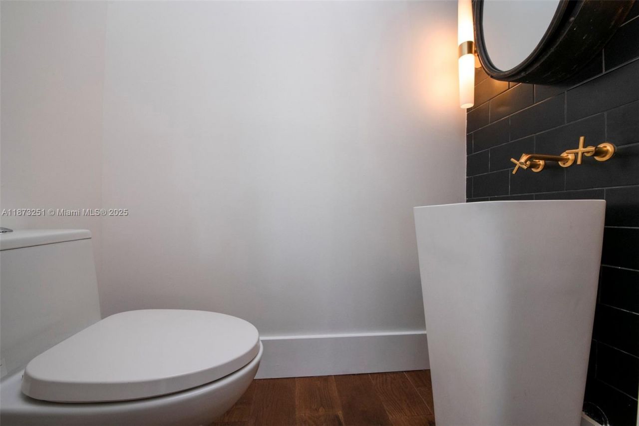 5240 NE 29th Ave, Fort Lauderdale, FL 33308 Photo