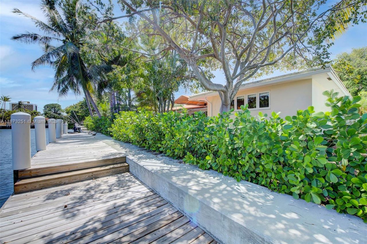 5240 NE 29th Ave, Fort Lauderdale, FL 33308 Photo