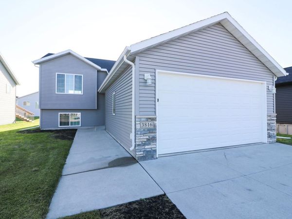 3816 31st Street S, Moorhead, MN 56560
