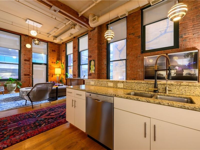 635 W Lakeside Avenue, Unit 406, Cleveland, OH 44113 Photo 3