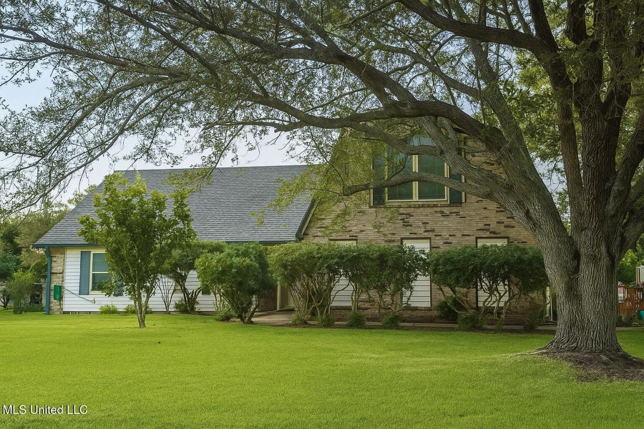 113 Mark Daniel Circle, Ocean Springs, MS 39564 Main Photo