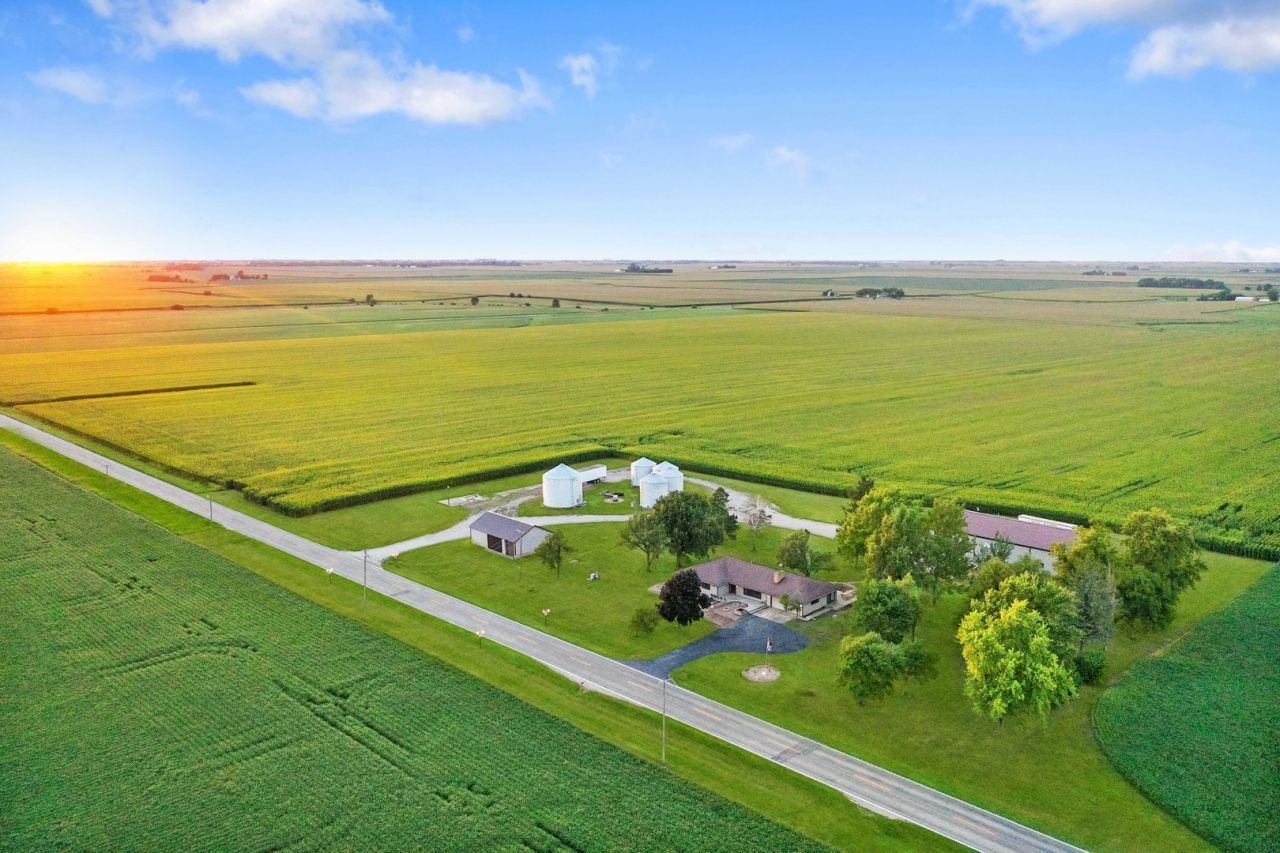 947 N 2nd Road, Dana, IL 61321 Main Photo