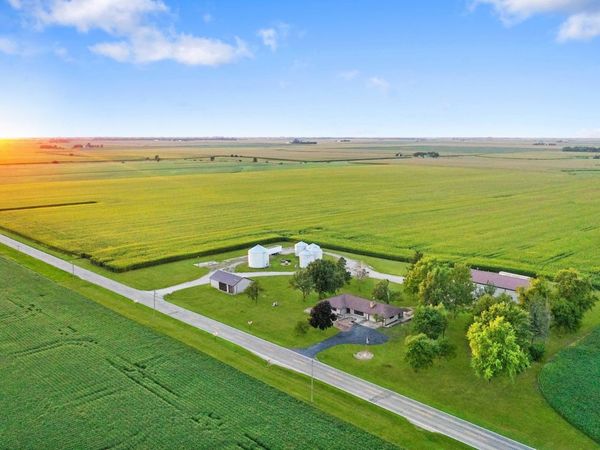 947 N 2nd Road, Dana, IL 61321