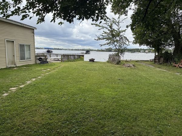 701 LAKE SHORE Drive, Wauconda, IL 60084