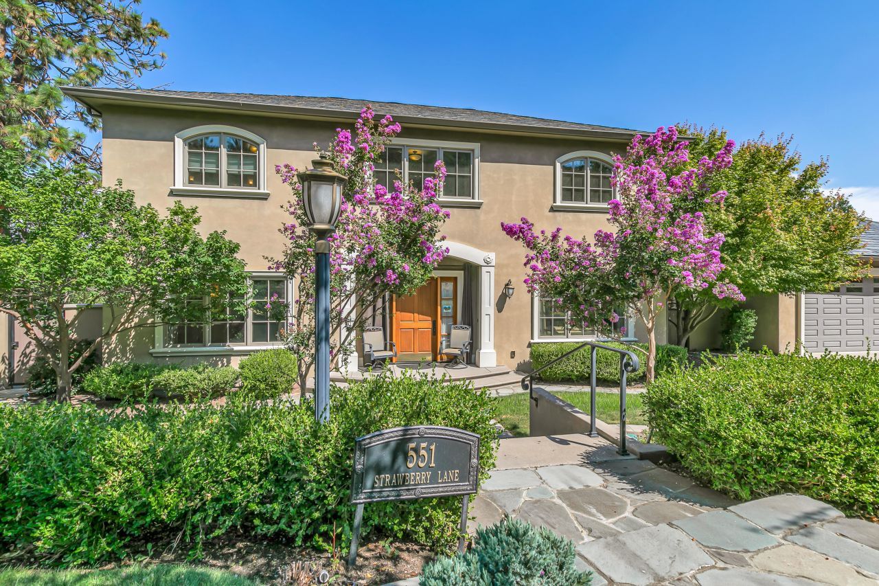 551 Strawberry Lane, Ashland, OR 97520 Main Photo