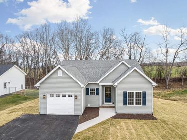 117 SPRING RIDGE DR, STUARTS DRAFT, VA 24477