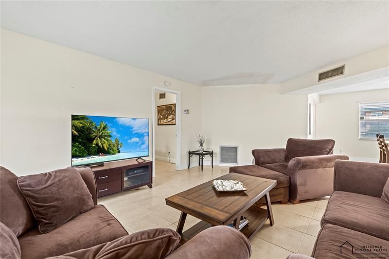 4191 NW 41st Street, Unit 316, Lauderdale Lakes, FL 33319 Photo