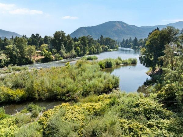 900 SE Mystic Drive, Grants Pass, OR 97527