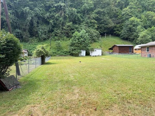 199 POPLAR LANE, OCEANA, WV 24870