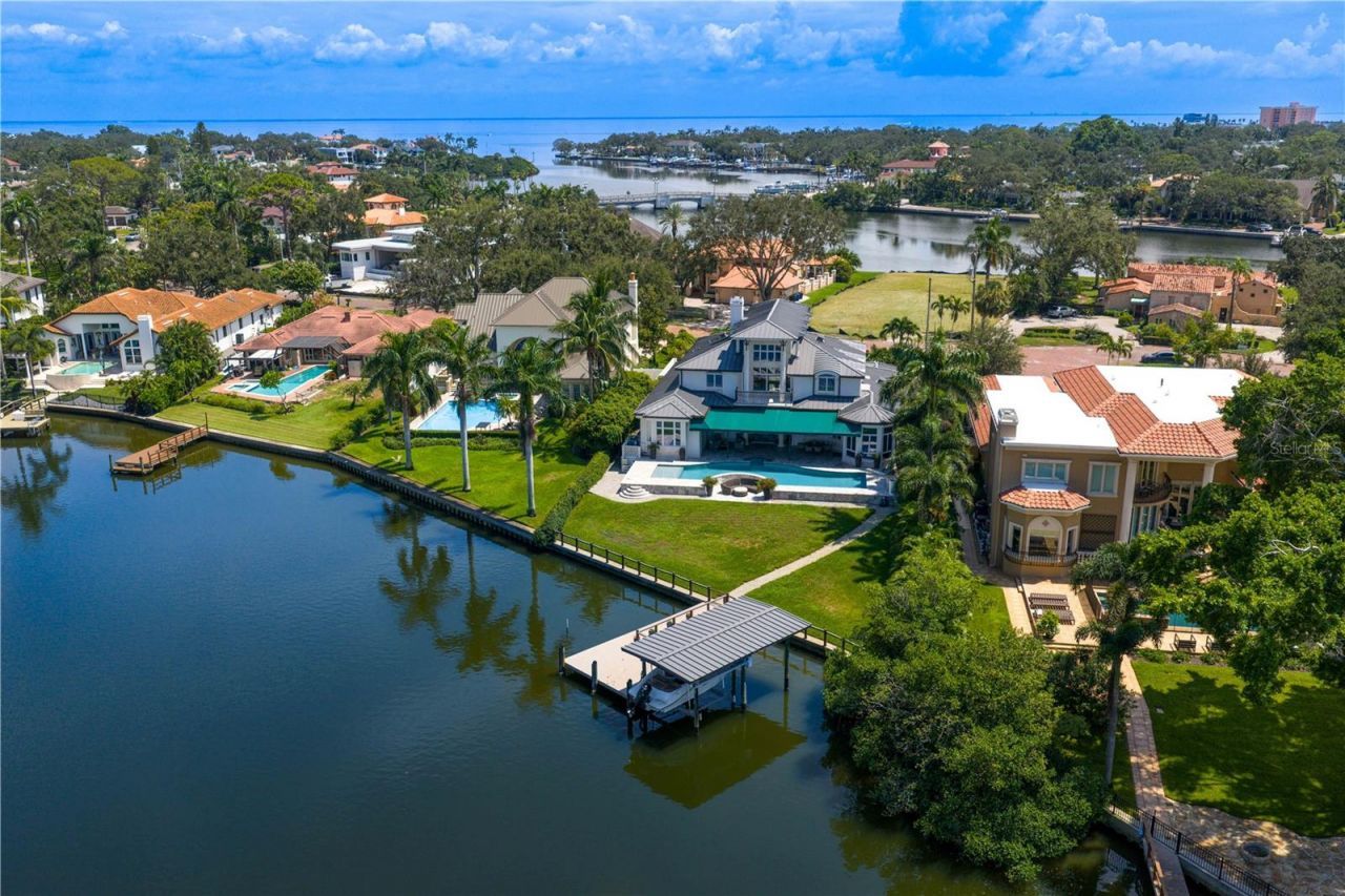 420 Coffee Pot Riviera Ne, Saint Petersburg, FL 33704 Photo