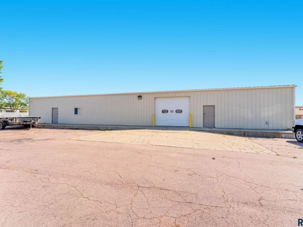 604 S Charlotte Ave, Sioux Falls, SD 57103