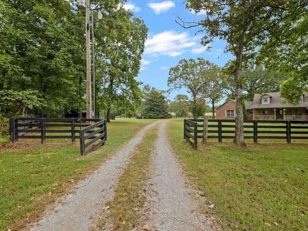 5010 John Lee Johnson Rd, Columbia, TN 38401