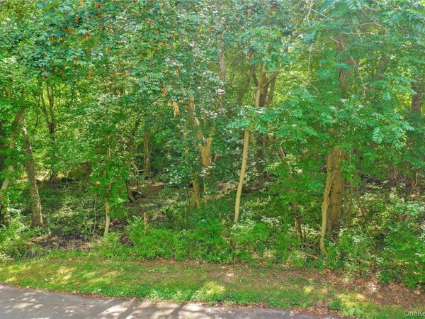 110 Homestead Way, Greenport, NY 11944