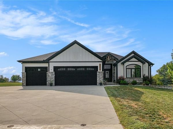 22710 Shadow Ridge Drive, Peculiar, MO 64078