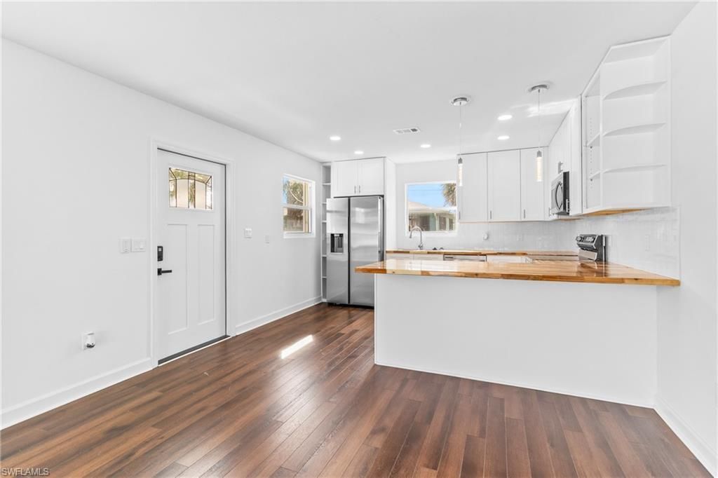 126 Andre Mar Dr, Fort Myers Beach, FL 33931 Photo