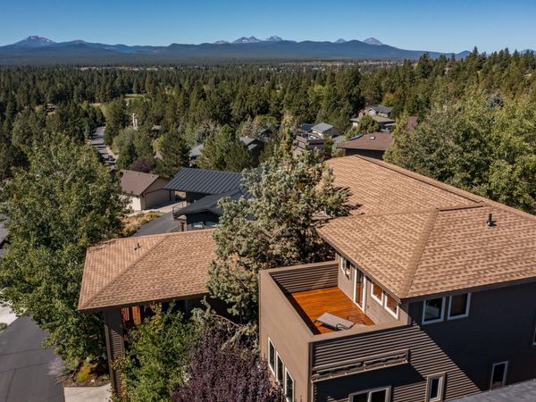 1829 SW Turnberry Place, Bend, OR 97702