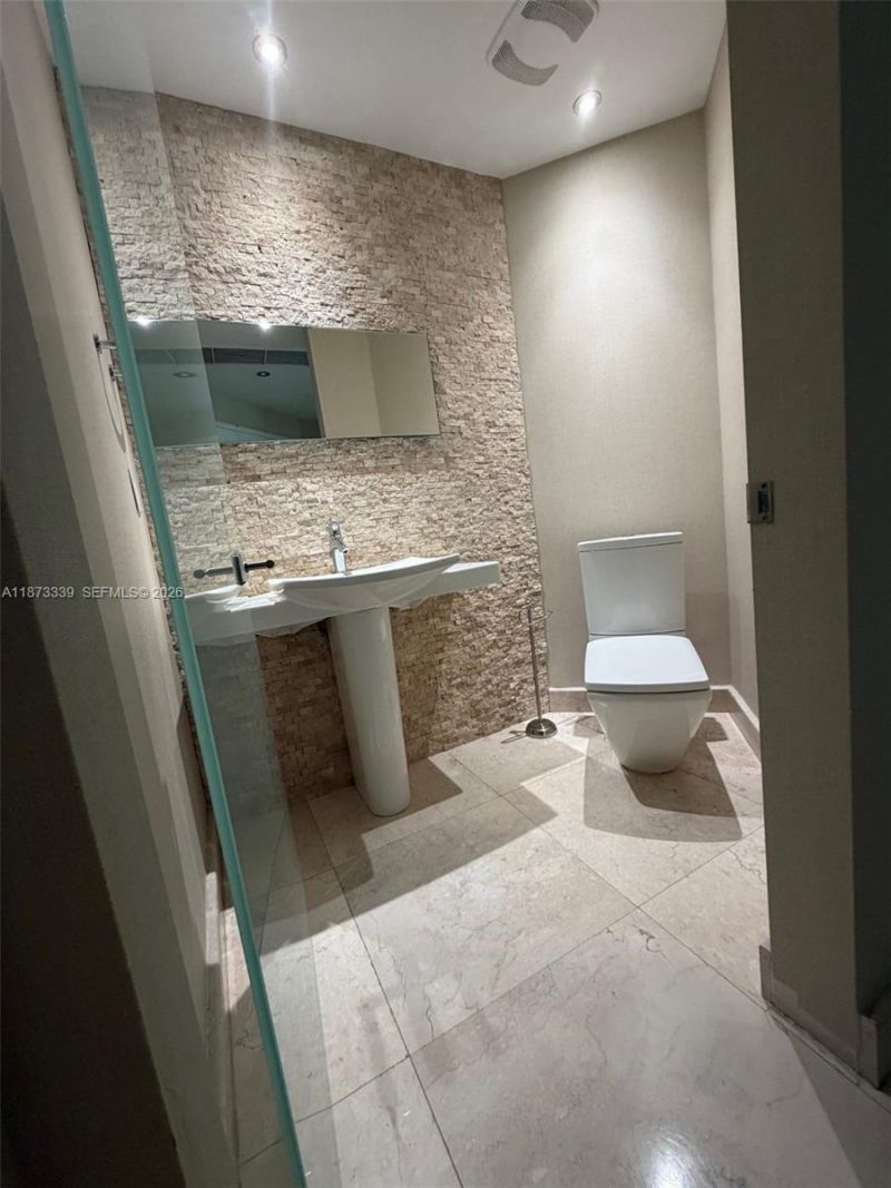 3131 NE 188th St, Unit 1-702, Aventura, FL 33180 Photo